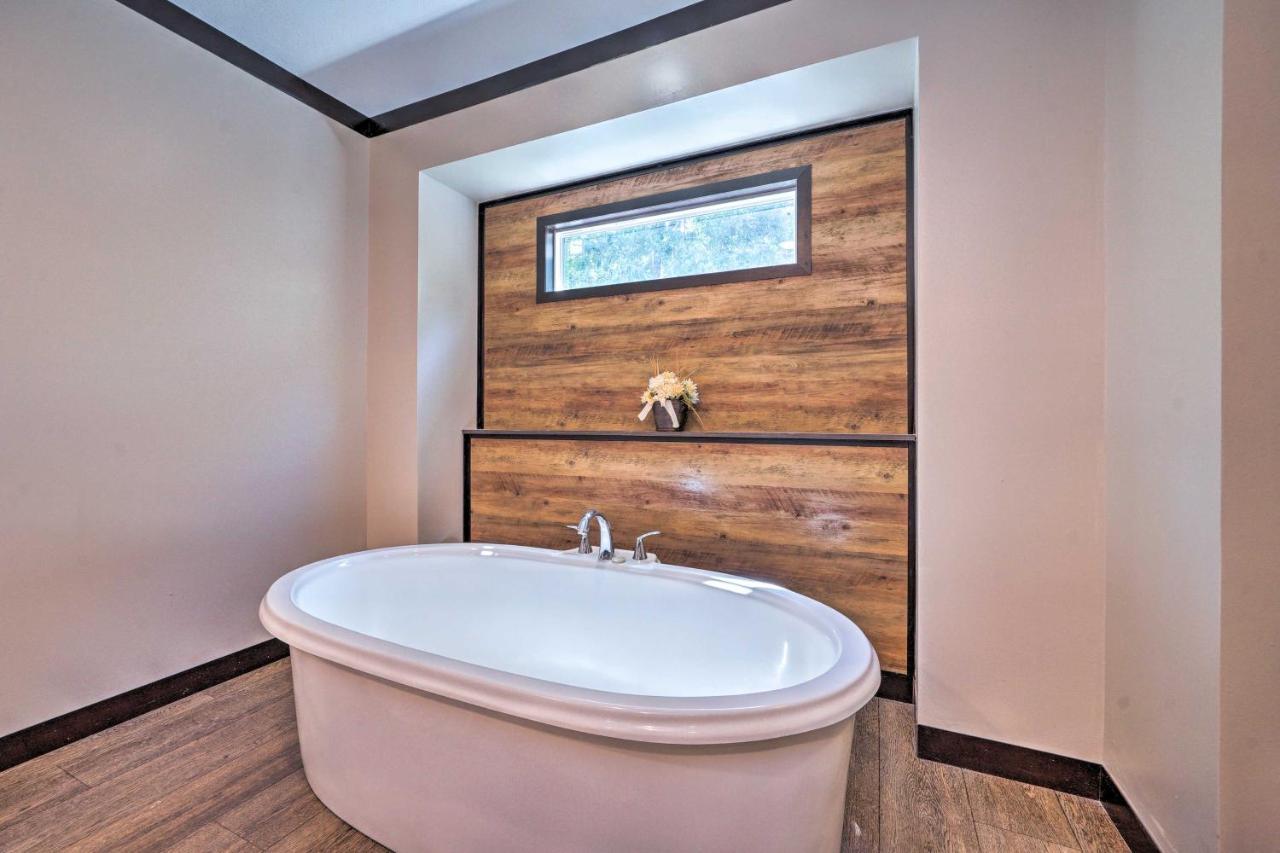 Pet-Friendly Home With Pool In Broken Bow! Exterior foto